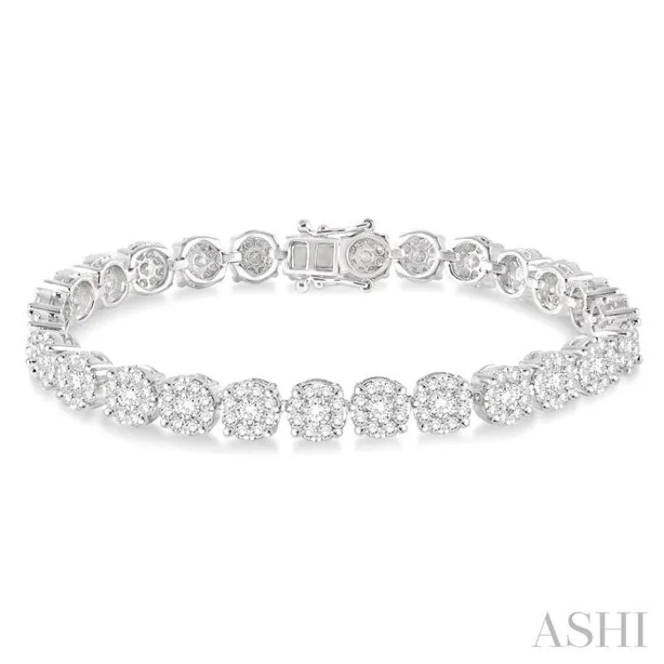 7 Ctw Round Cut Diamond Lovebright Tennis Bracelet in 14K White Gold