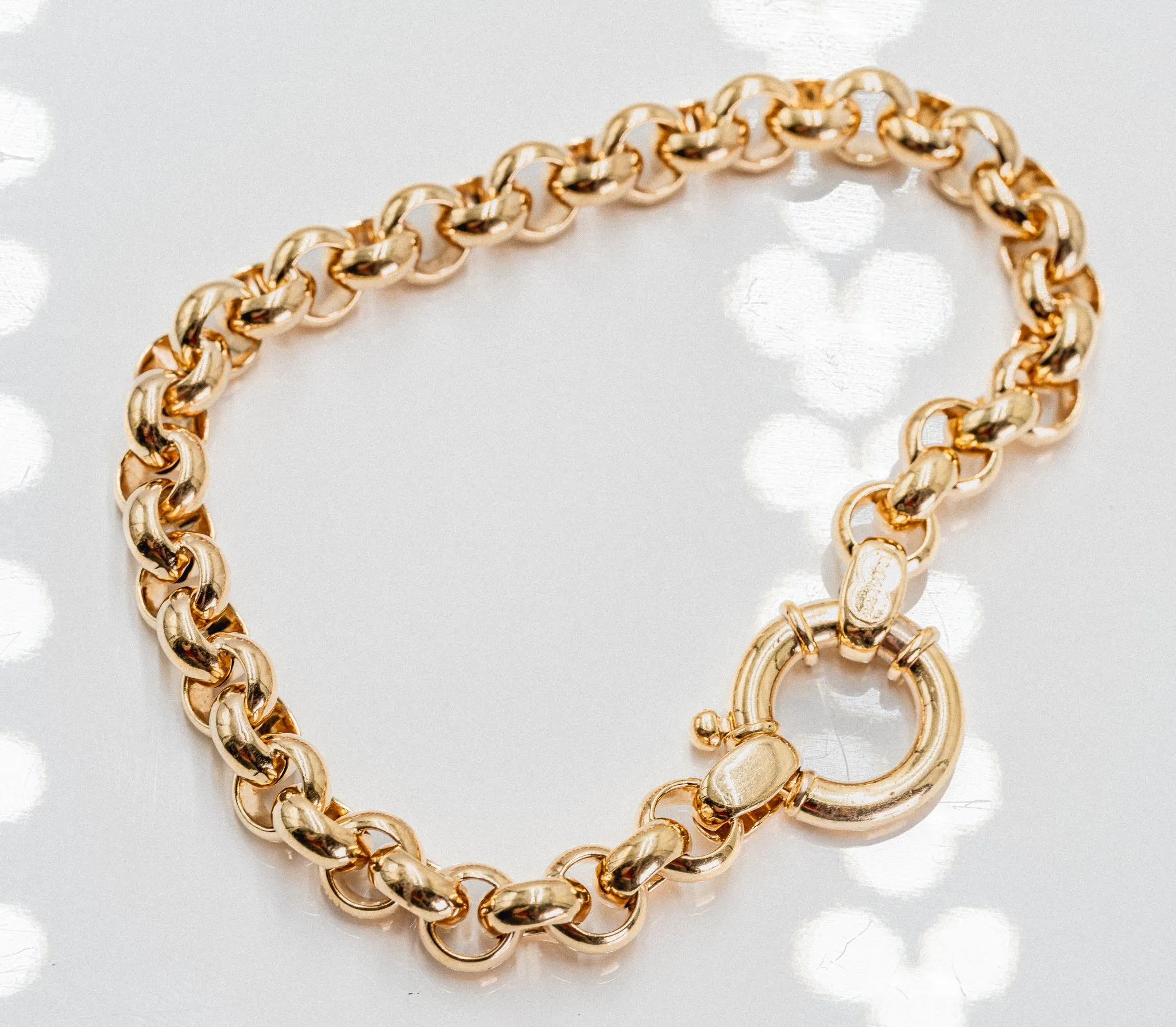 A Magnificent 9ct Yellow Gold Bracelet a Timeless Treasure!