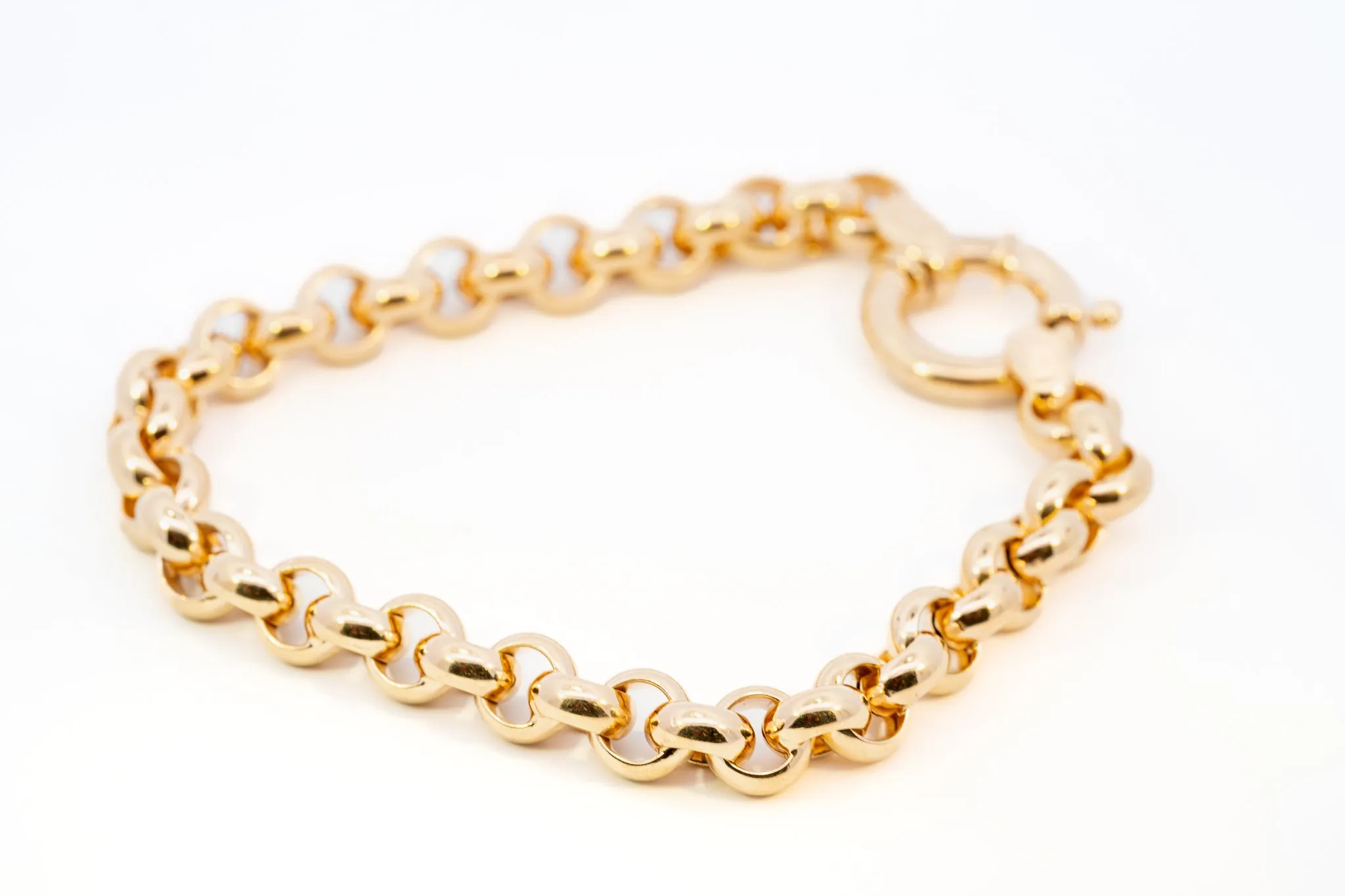 A Magnificent 9ct Yellow Gold Bracelet a Timeless Treasure!