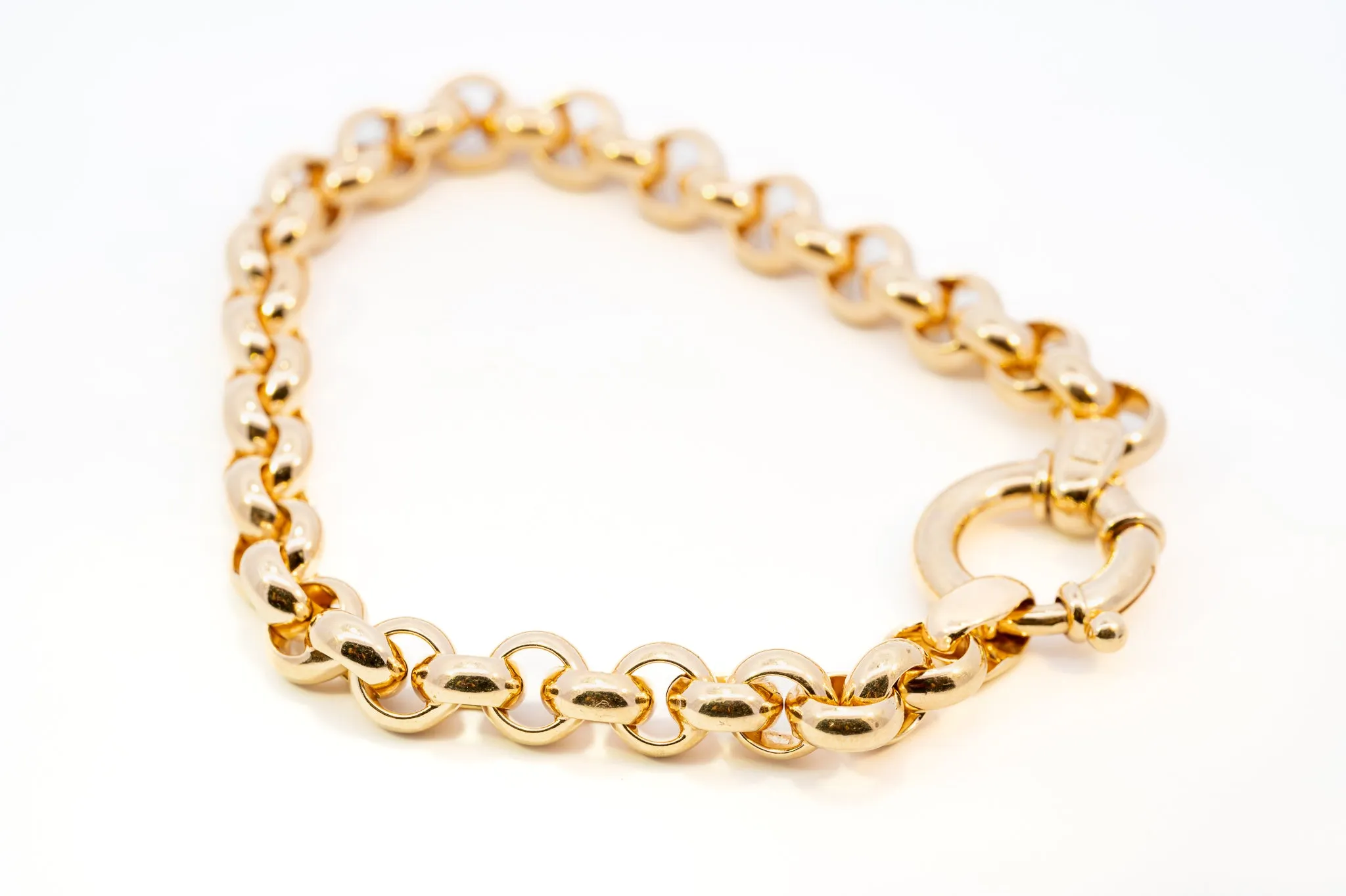 A Magnificent 9ct Yellow Gold Bracelet a Timeless Treasure!