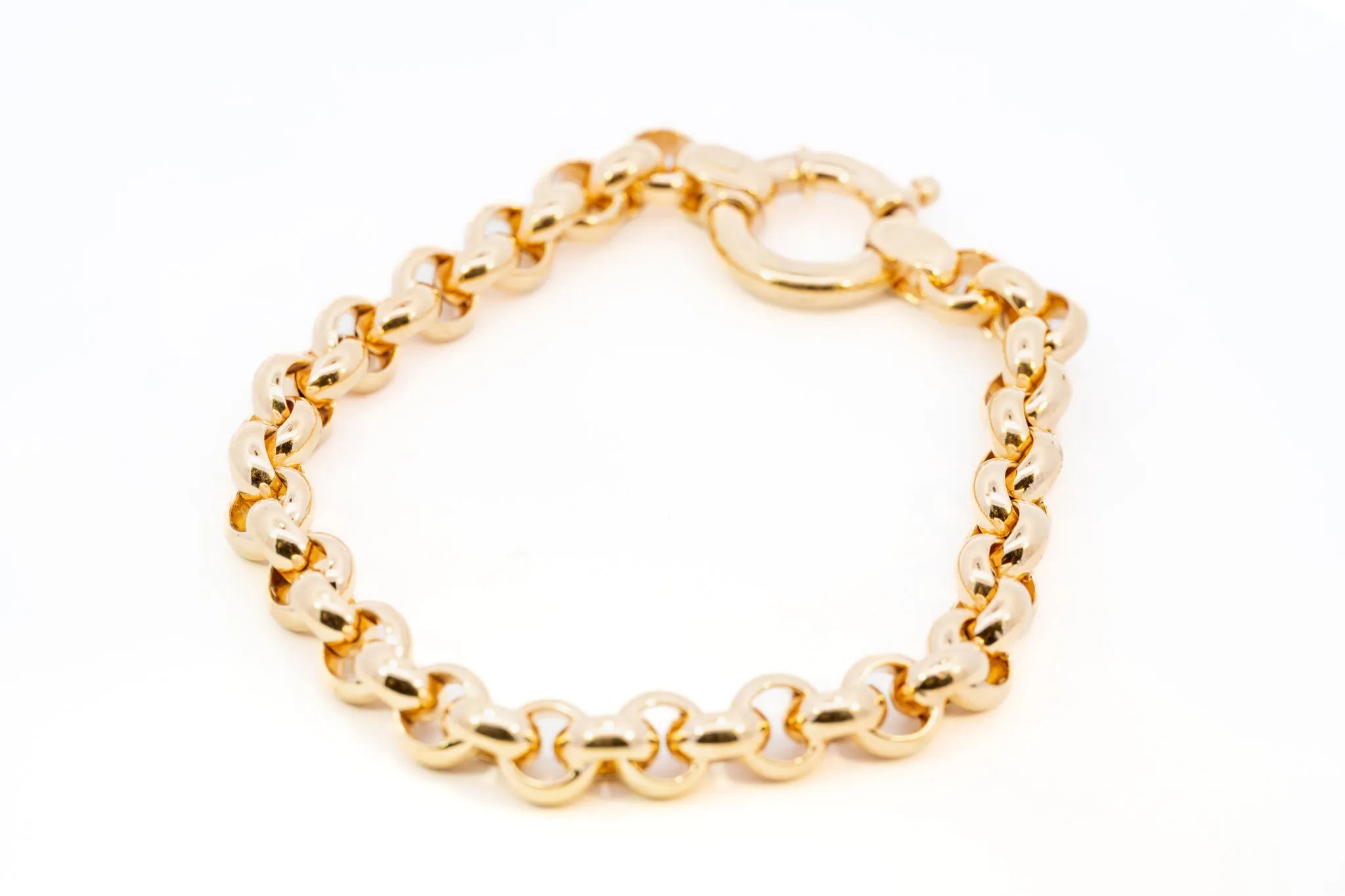 A Magnificent 9ct Yellow Gold Bracelet a Timeless Treasure!