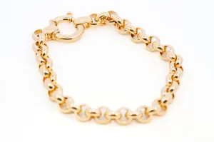 A Magnificent 9ct Yellow Gold Bracelet a Timeless Treasure!