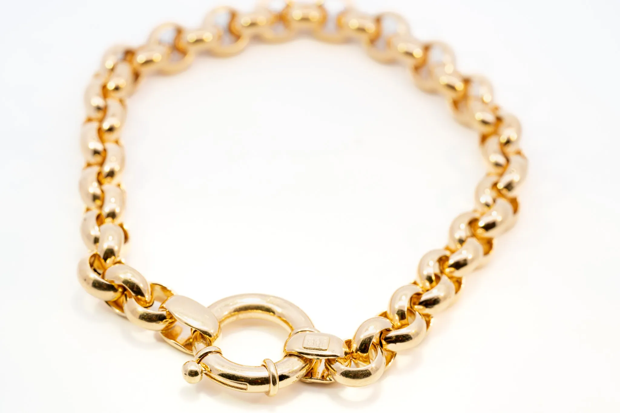 A Magnificent 9ct Yellow Gold Bracelet a Timeless Treasure!