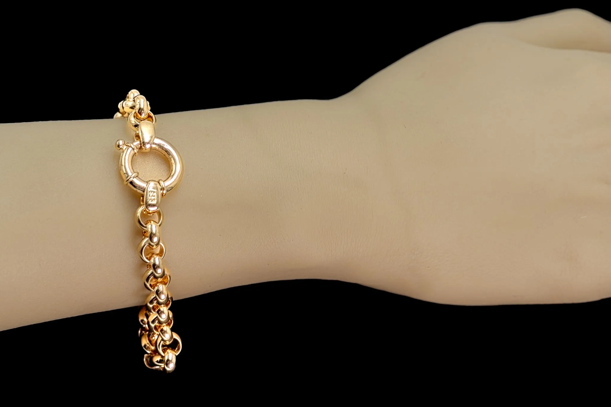 A Magnificent 9ct Yellow Gold Bracelet a Timeless Treasure!