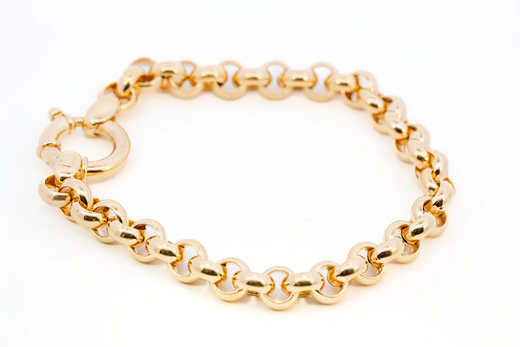 A Magnificent 9ct Yellow Gold Bracelet a Timeless Treasure!