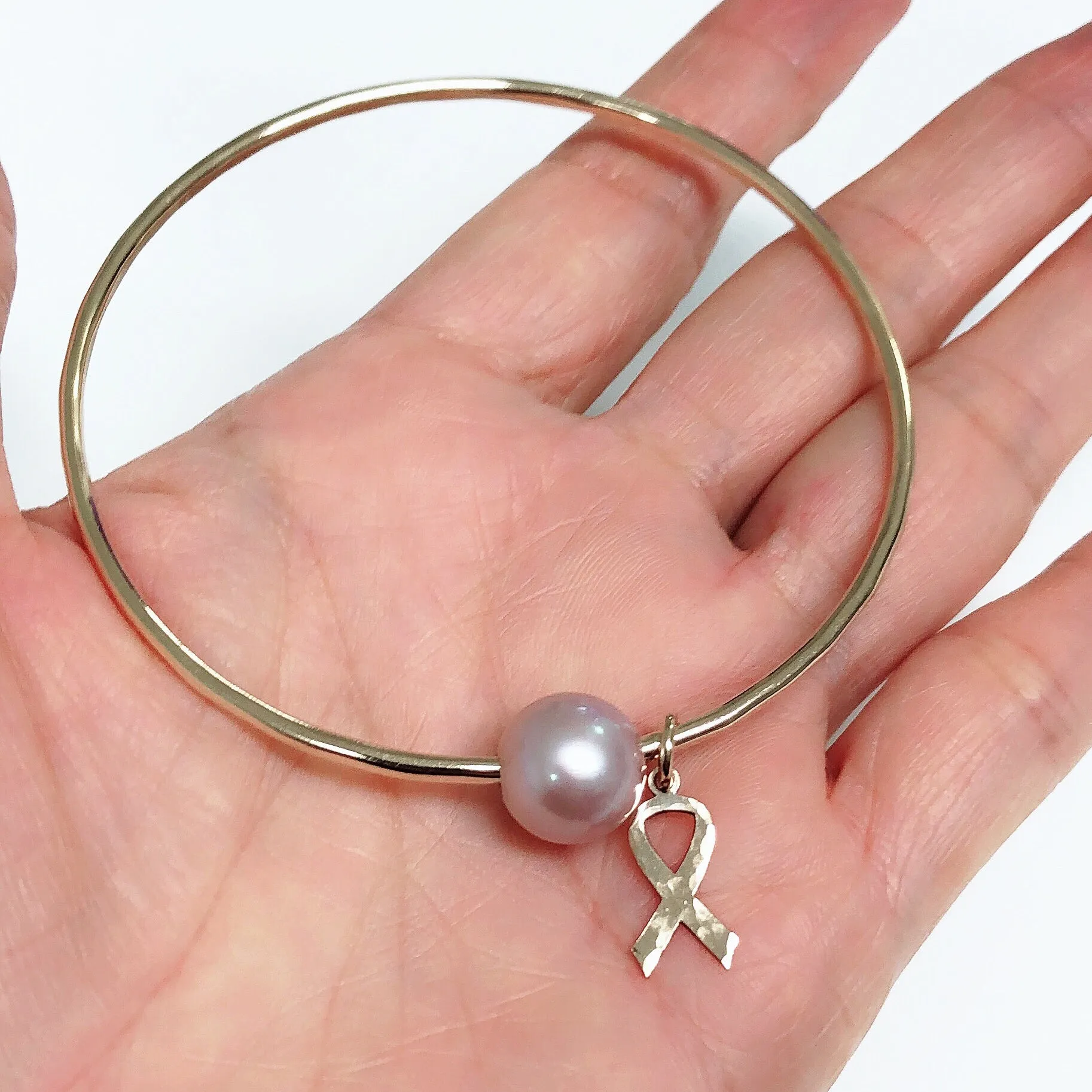 Cancer awareness bangle - pink Edison pearl  (B346)