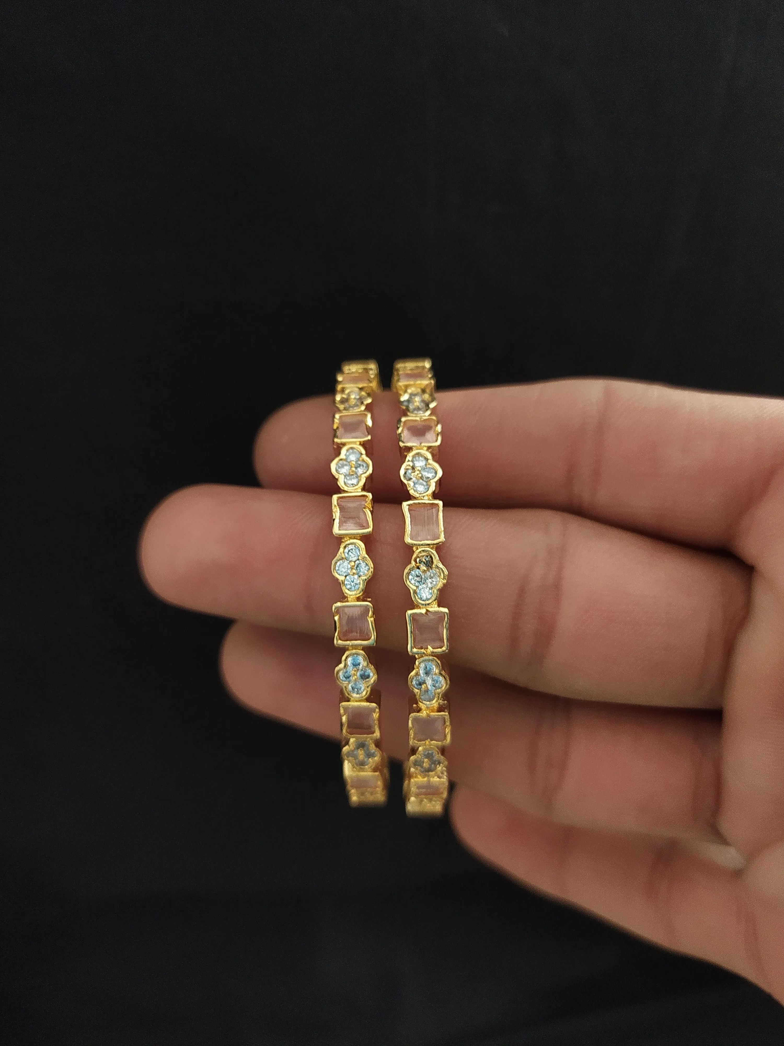 Enchanting Blooms for Your Wrist: The Floral Design Gold-Plated Zircon Bangles