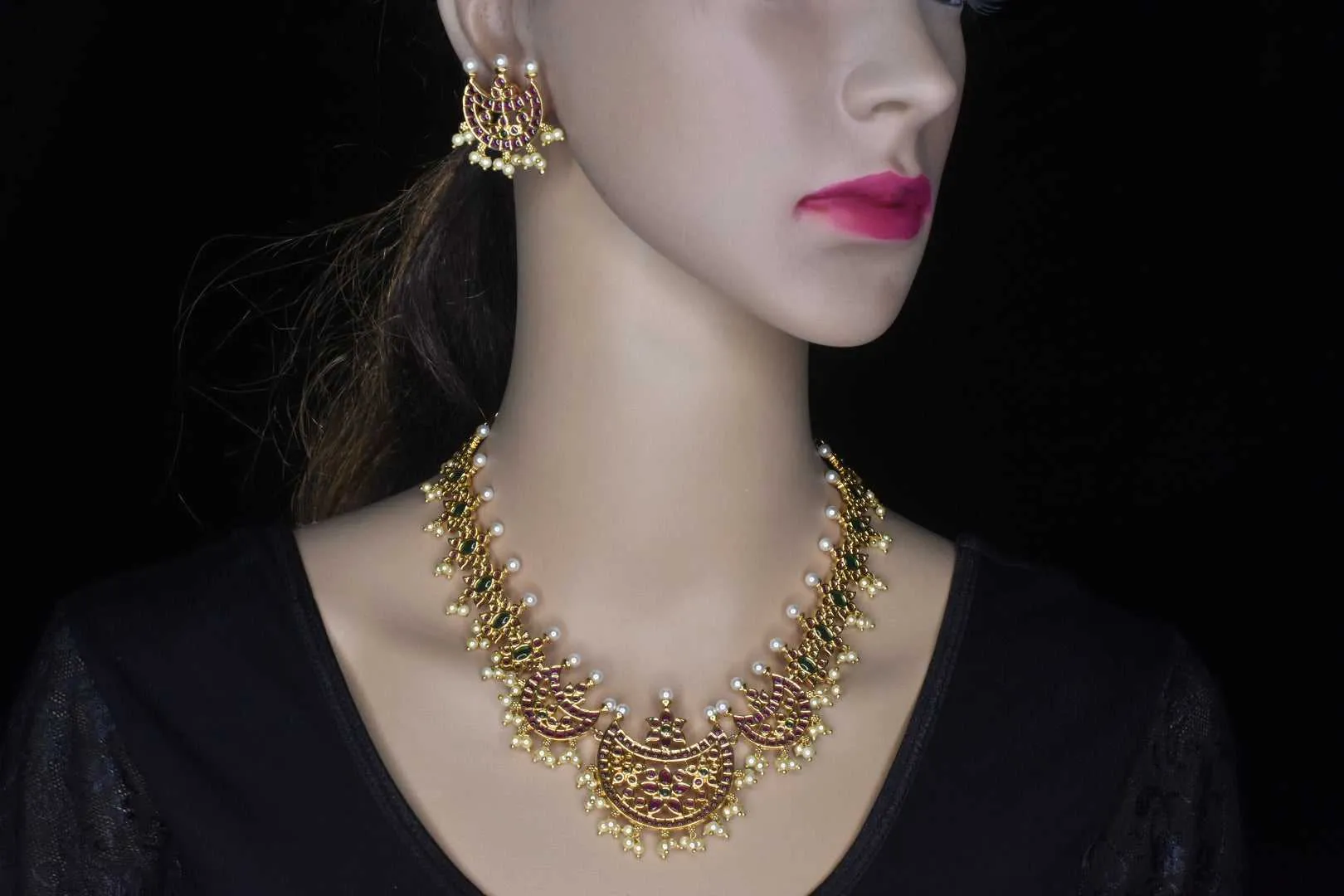 "Lustrous Elegance: The Kempu Chandra Vanka Guttapusalu Necklace Set"