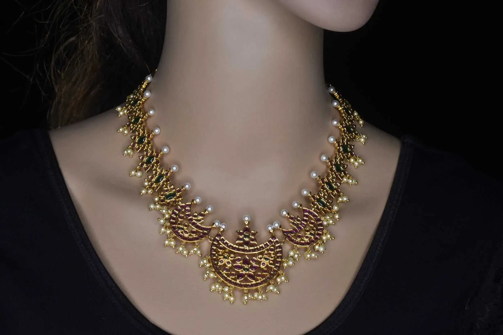 "Lustrous Elegance: The Kempu Chandra Vanka Guttapusalu Necklace Set"